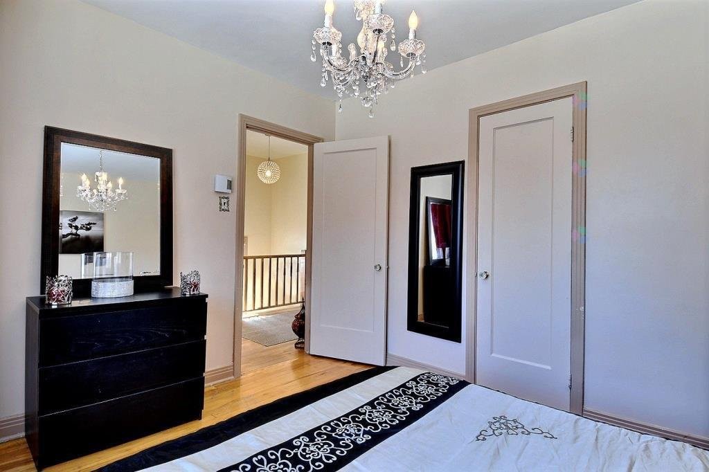 









4593


Av. Montclair

,
Montréal (Côte-des-Neiges/Notre-Dame-de-Grâce),




QC
H4B2J8

