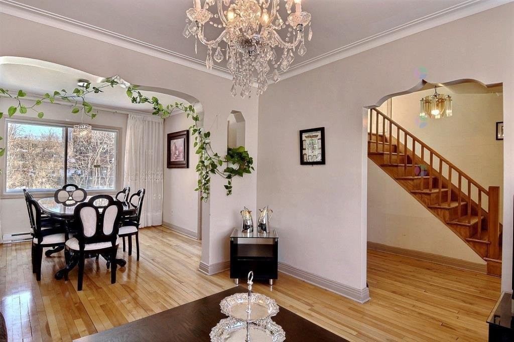 









4593


Av. Montclair

,
Montréal (Côte-des-Neiges/Notre-Dame-de-Grâce),




QC
H4B2J8

