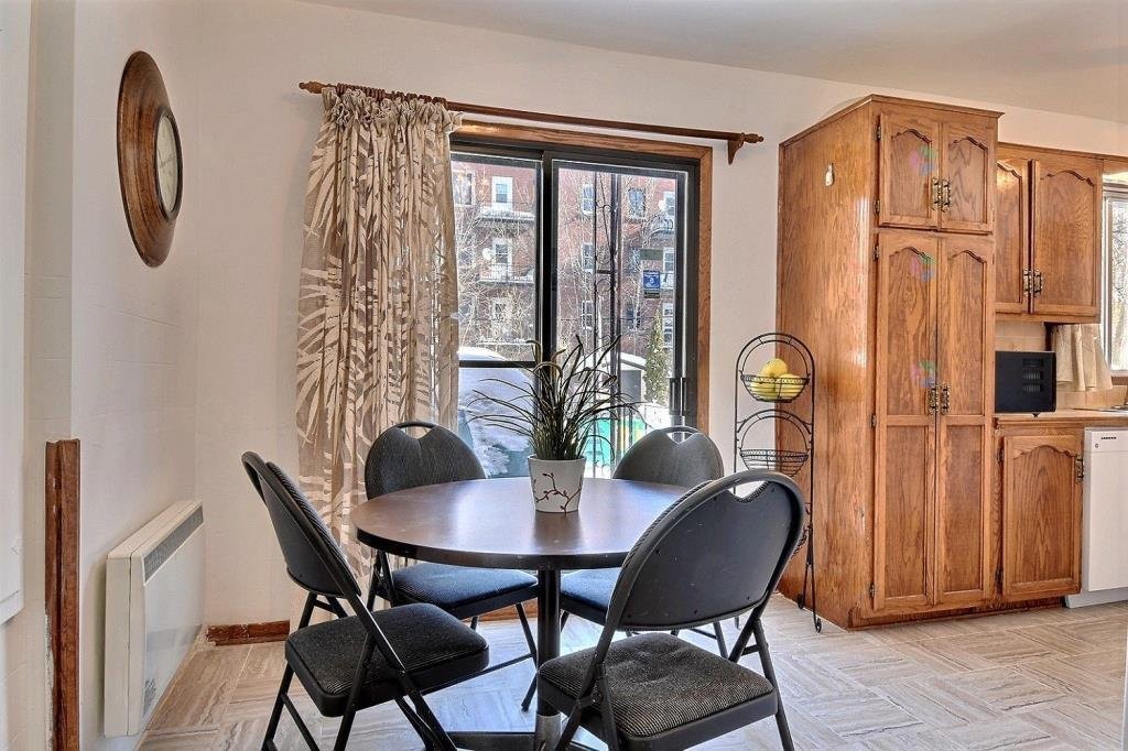 









4593


Av. Montclair

,
Montréal (Côte-des-Neiges/Notre-Dame-de-Grâce),




QC
H4B2J8

