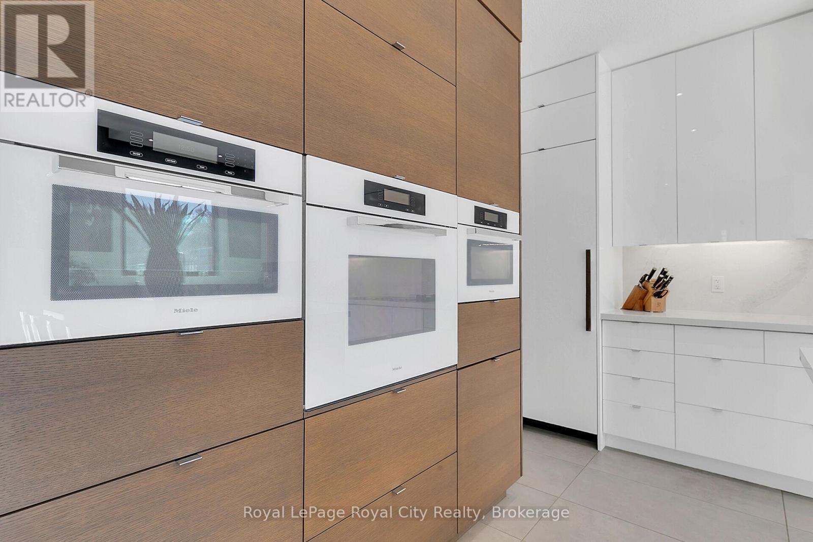 












303 GOSLING GARDENS

,
Guelph (Clairfields/Hanlon Business Park),




Ontario
N1L0M1

