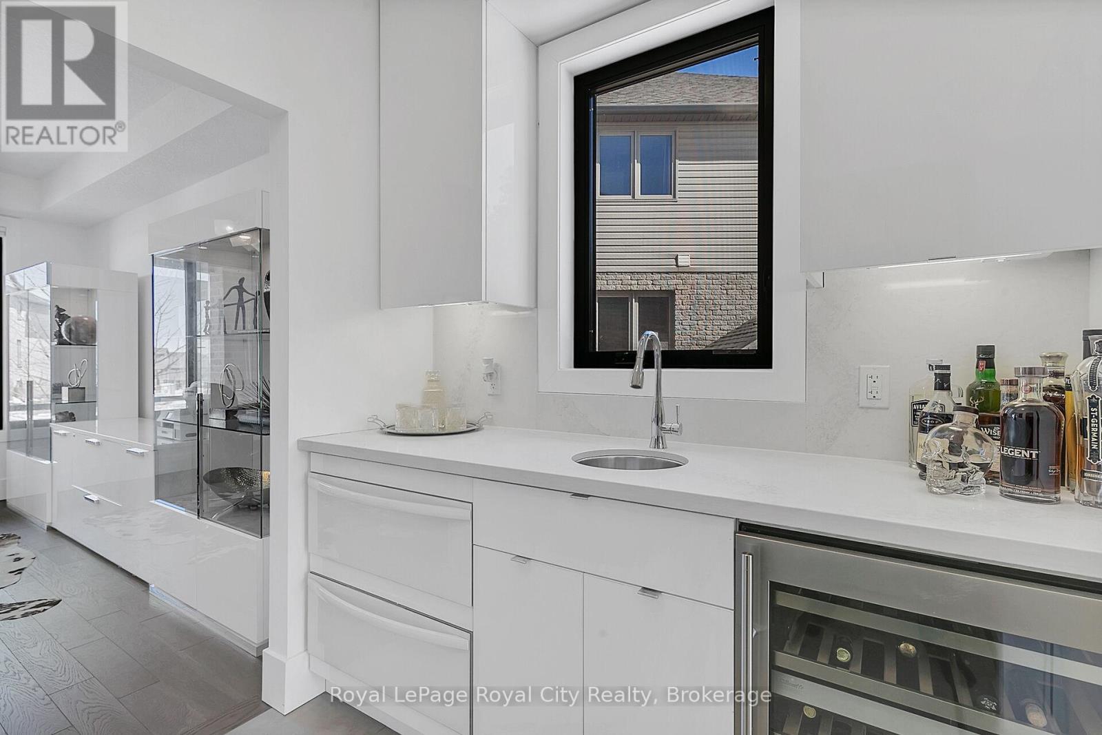 












303 GOSLING GARDENS

,
Guelph (Clairfields/Hanlon Business Park),




Ontario
N1L0M1

