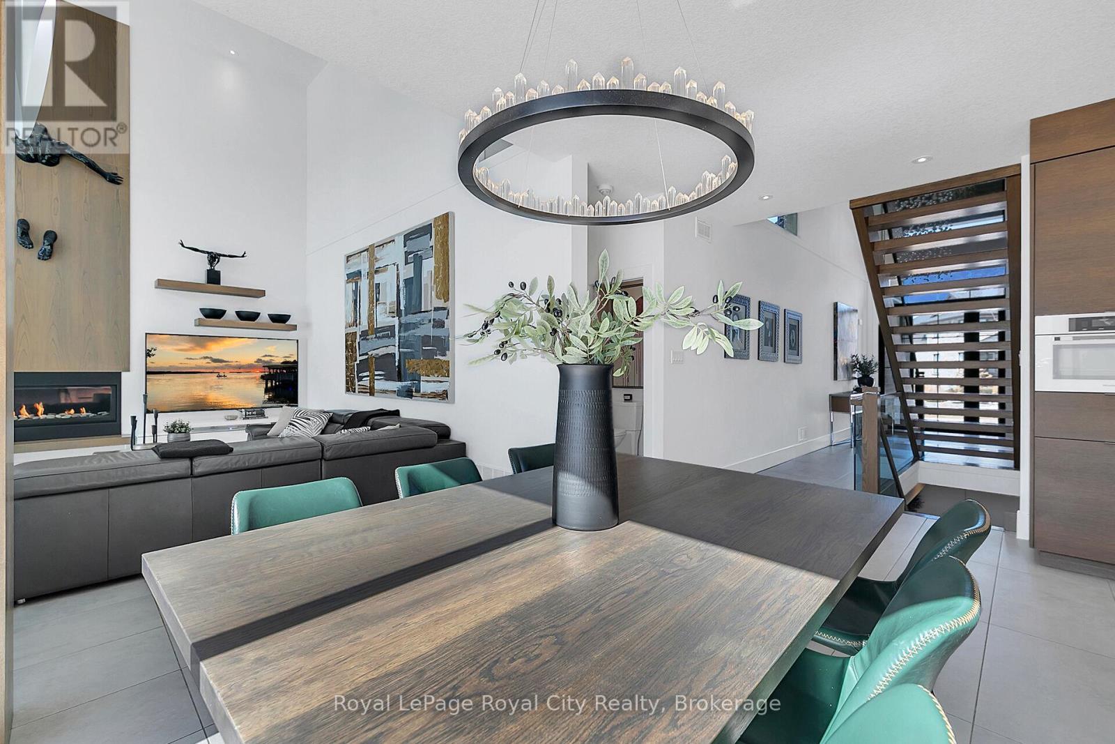 












303 GOSLING GARDENS

,
Guelph (Clairfields/Hanlon Business Park),




Ontario
N1L0M1

