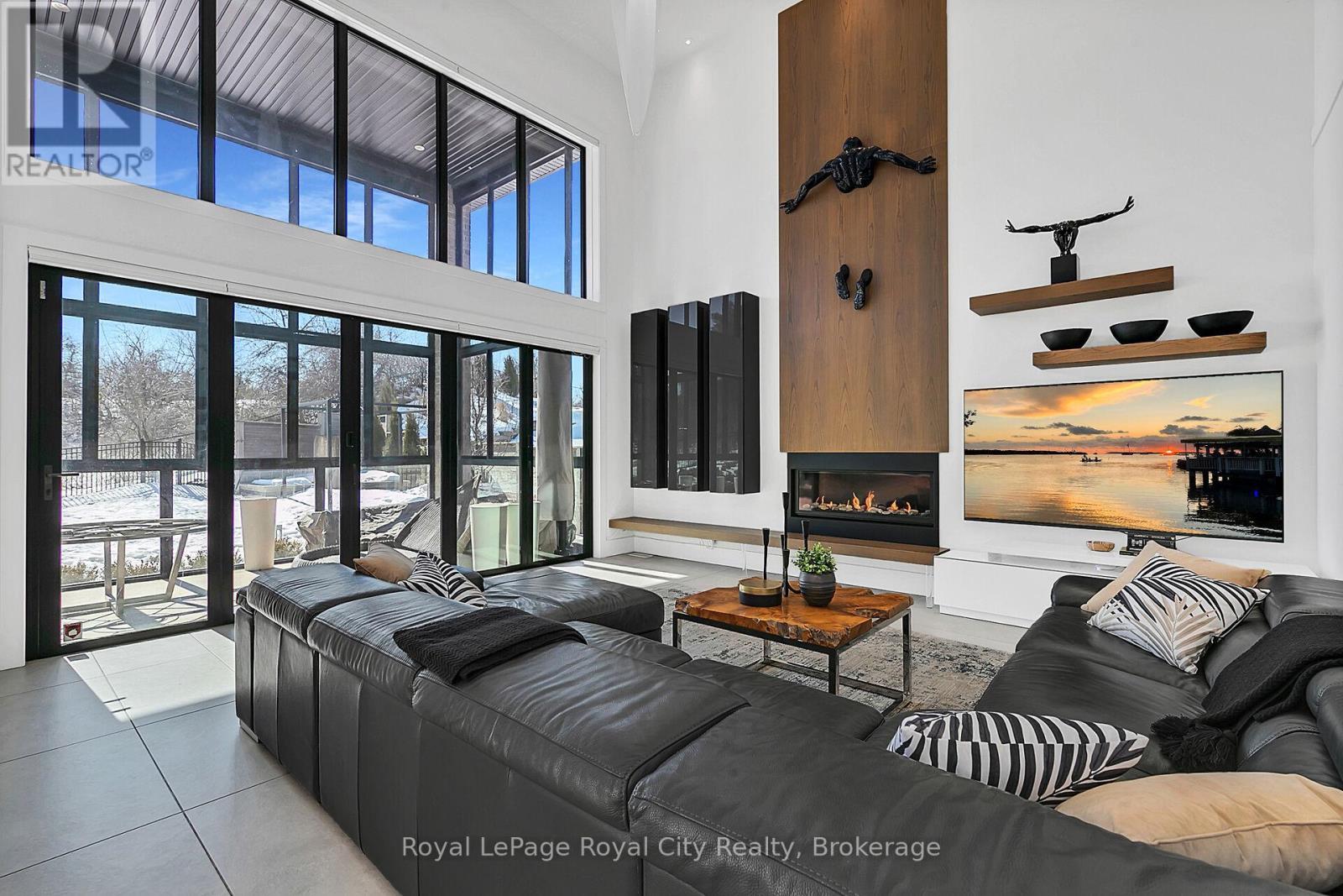 












303 GOSLING GARDENS

,
Guelph (Clairfields/Hanlon Business Park),




Ontario
N1L0M1

