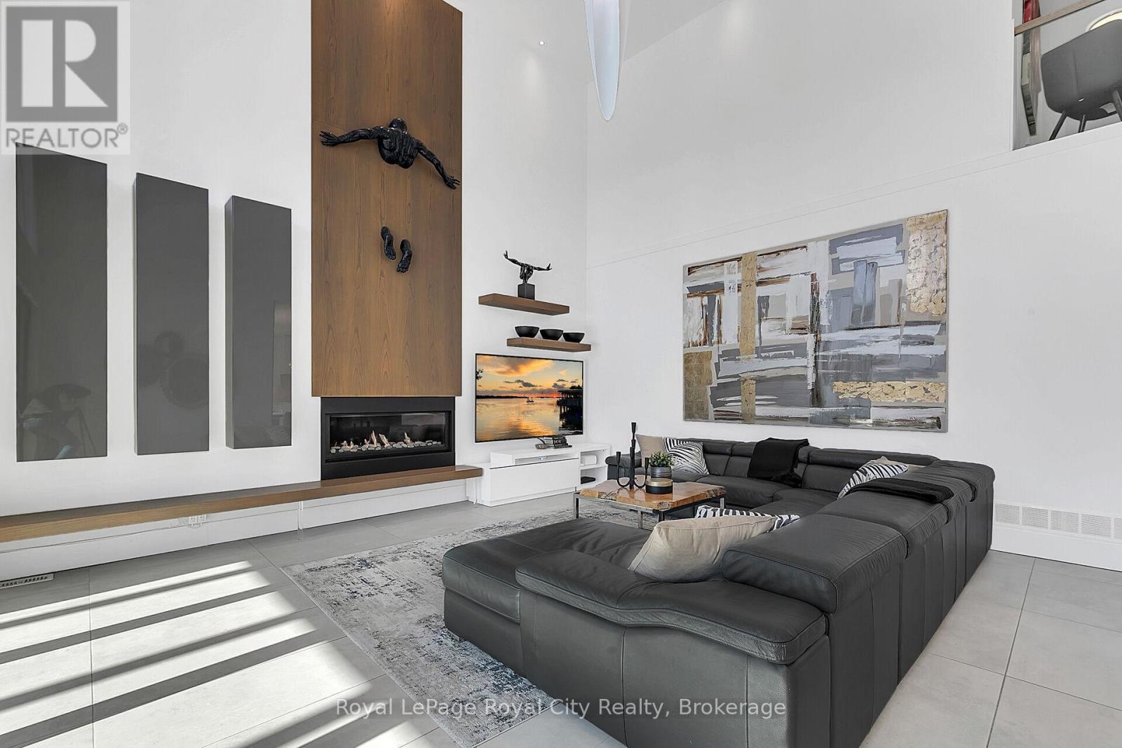 












303 GOSLING GARDENS

,
Guelph (Clairfields/Hanlon Business Park),




Ontario
N1L0M1

