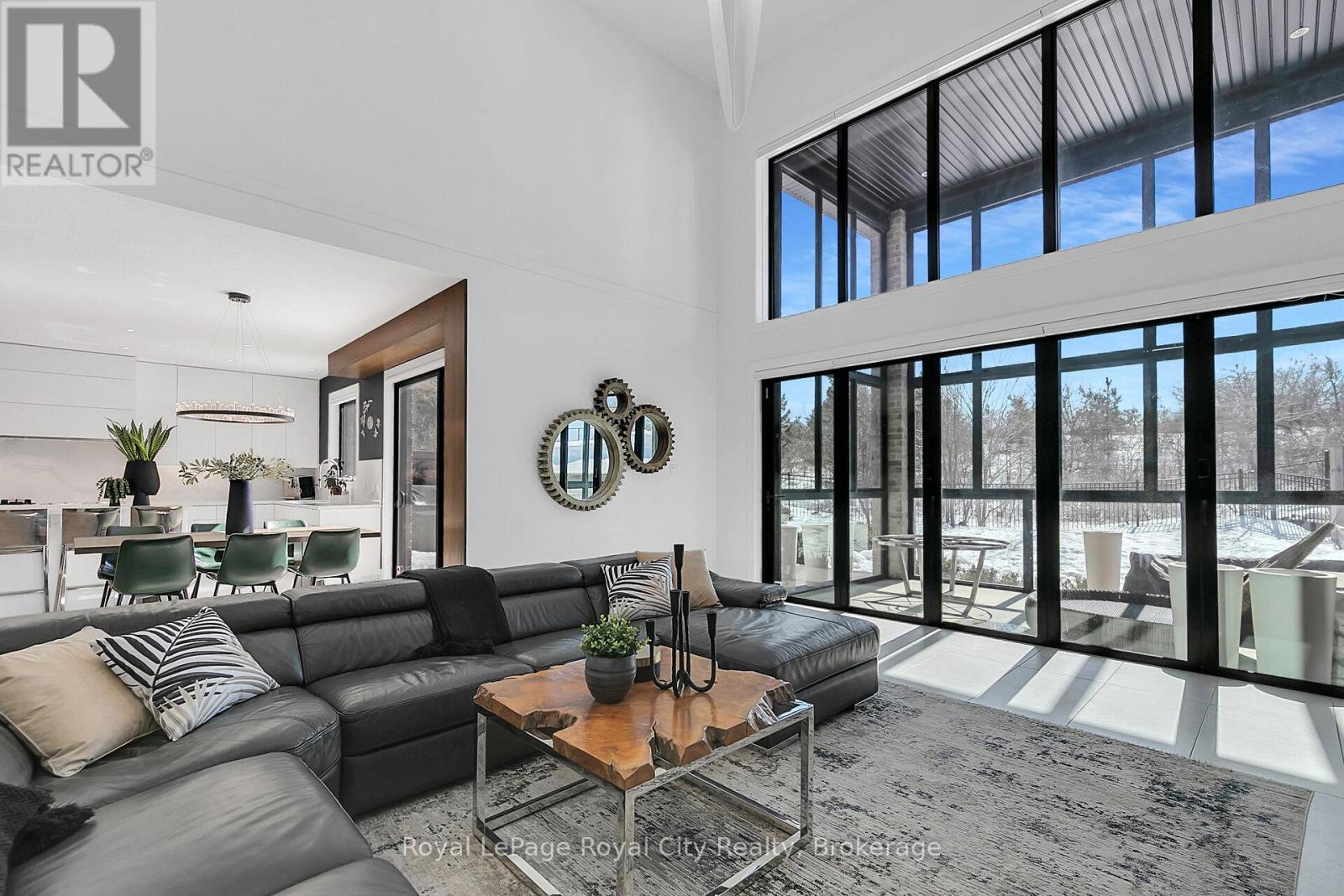 












303 GOSLING GARDENS

,
Guelph (Clairfields/Hanlon Business Park),




Ontario
N1L0M1

