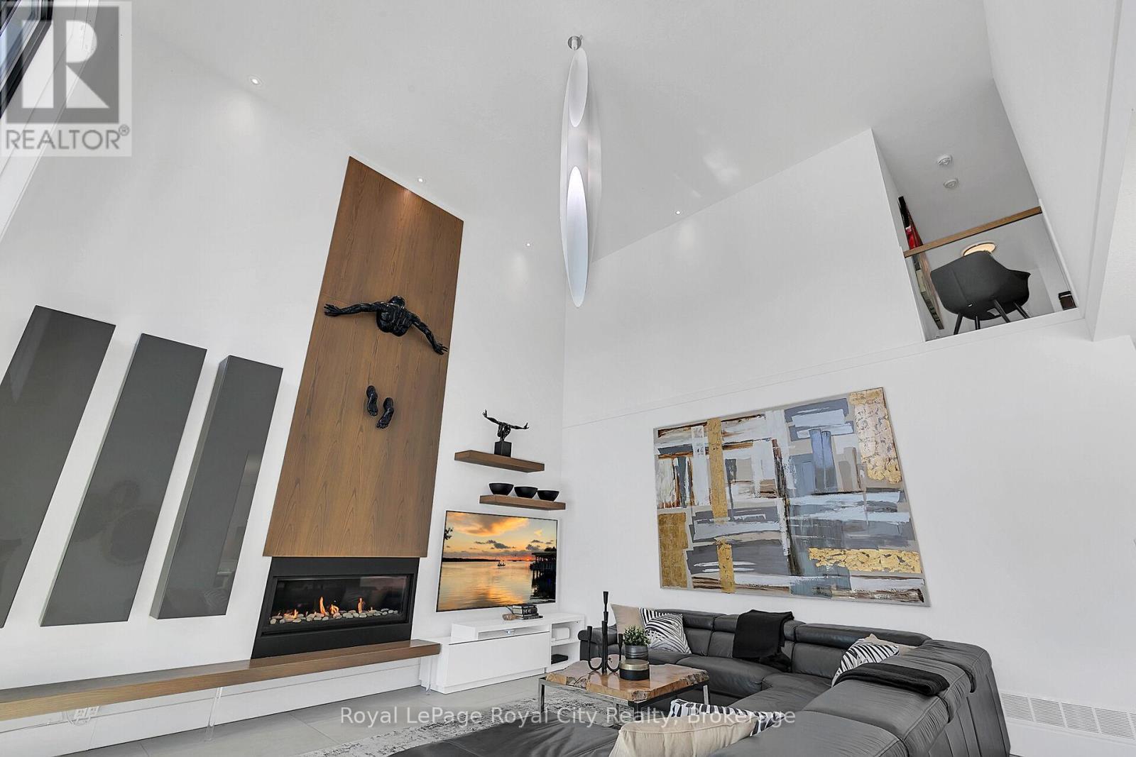 












303 GOSLING GARDENS

,
Guelph (Clairfields/Hanlon Business Park),




Ontario
N1L0M1

