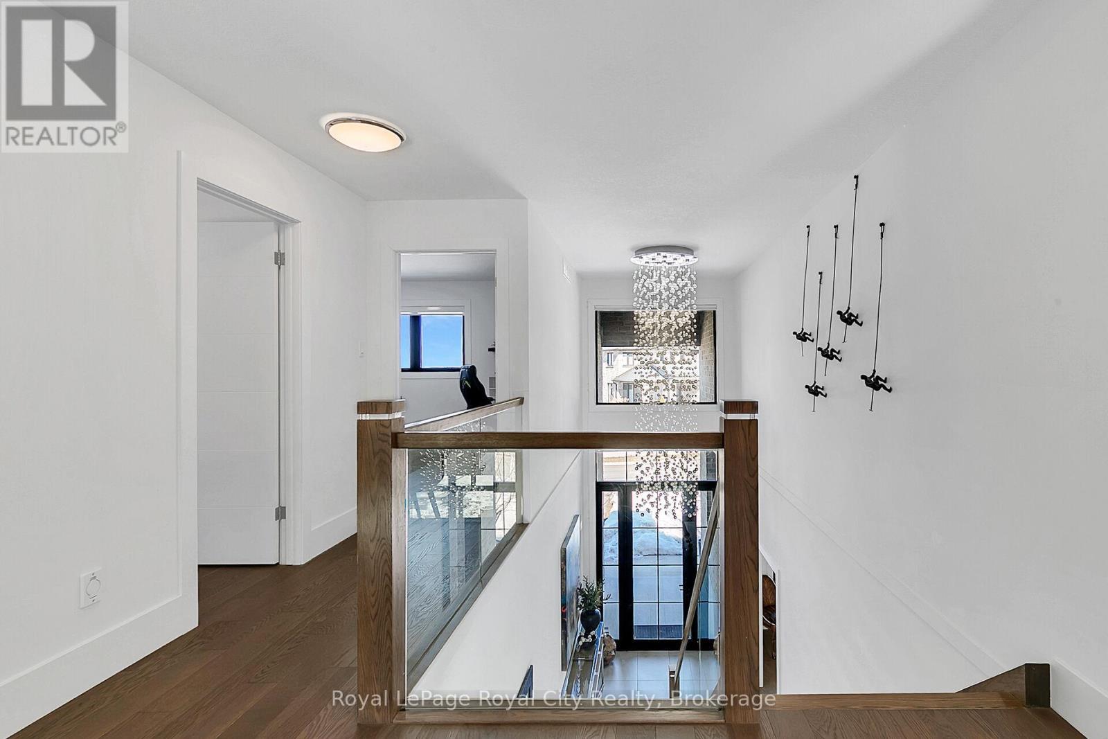 












303 GOSLING GARDENS

,
Guelph (Clairfields/Hanlon Business Park),




Ontario
N1L0M1

