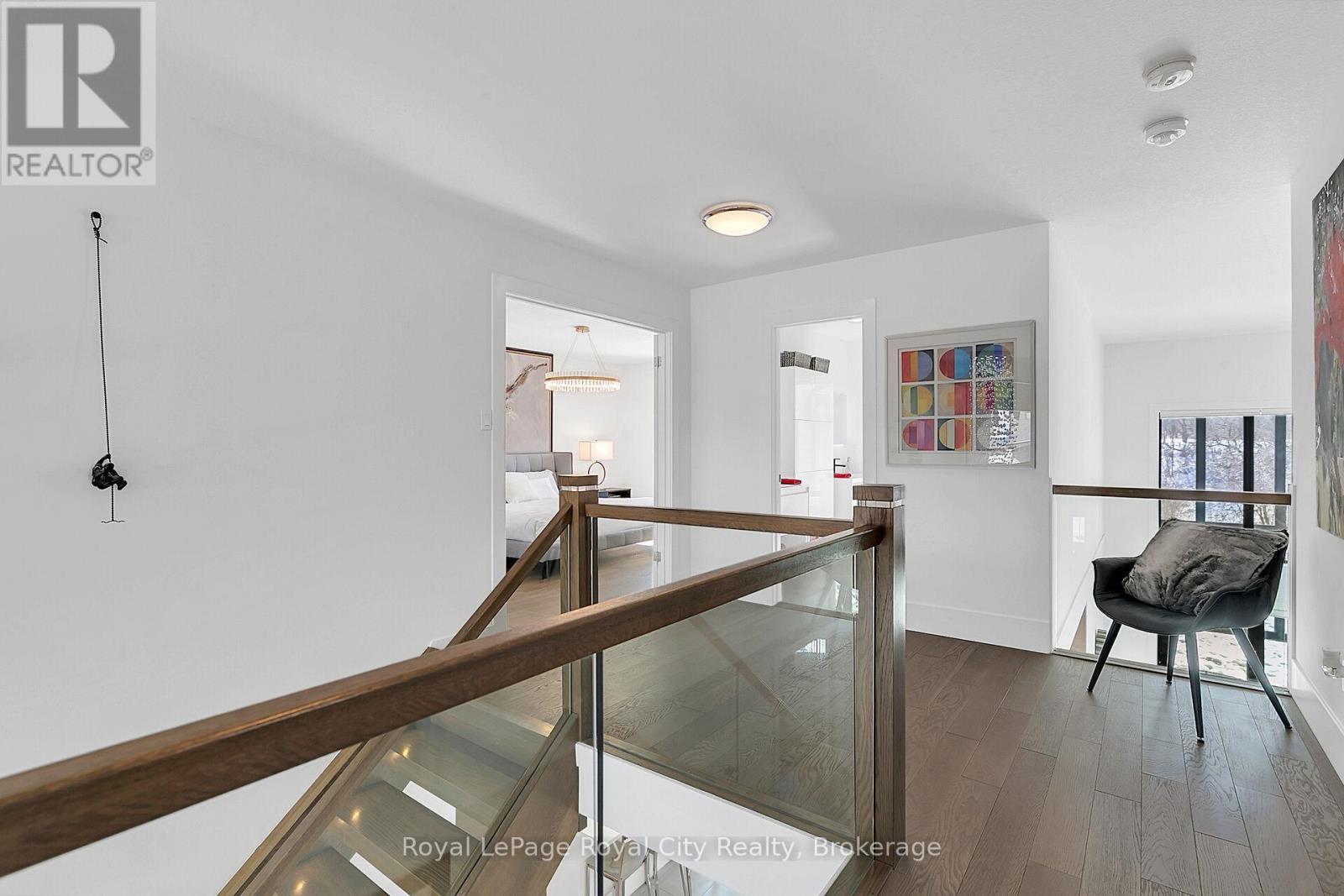 












303 GOSLING GARDENS

,
Guelph (Clairfields/Hanlon Business Park),




Ontario
N1L0M1

