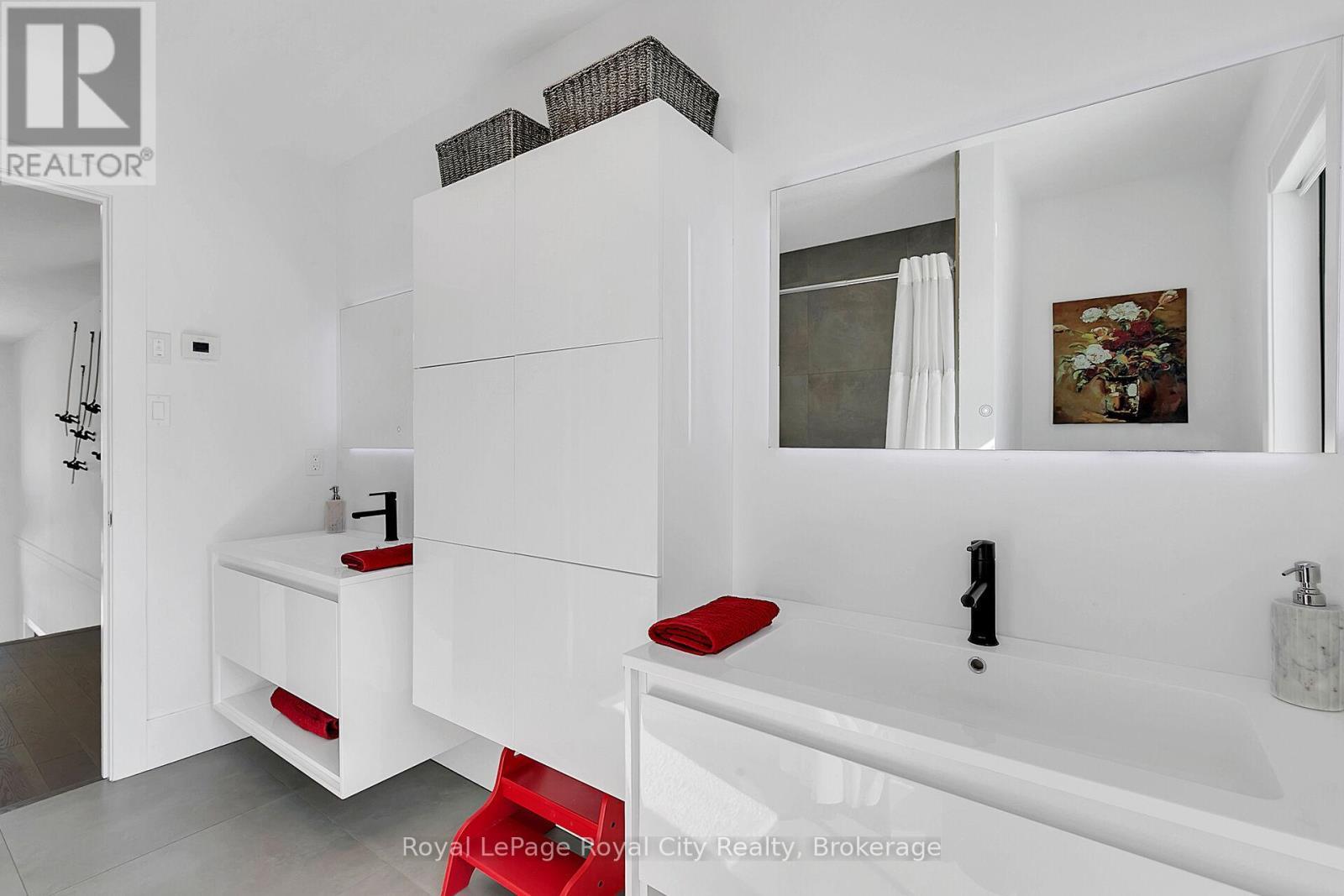 












303 GOSLING GARDENS

,
Guelph (Clairfields/Hanlon Business Park),




Ontario
N1L0M1

