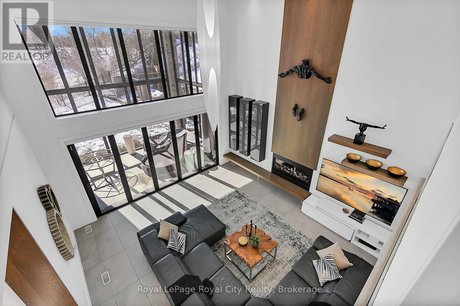 












303 GOSLING GARDENS

,
Guelph (Clairfields/Hanlon Business Park),




Ontario
N1L0M1

