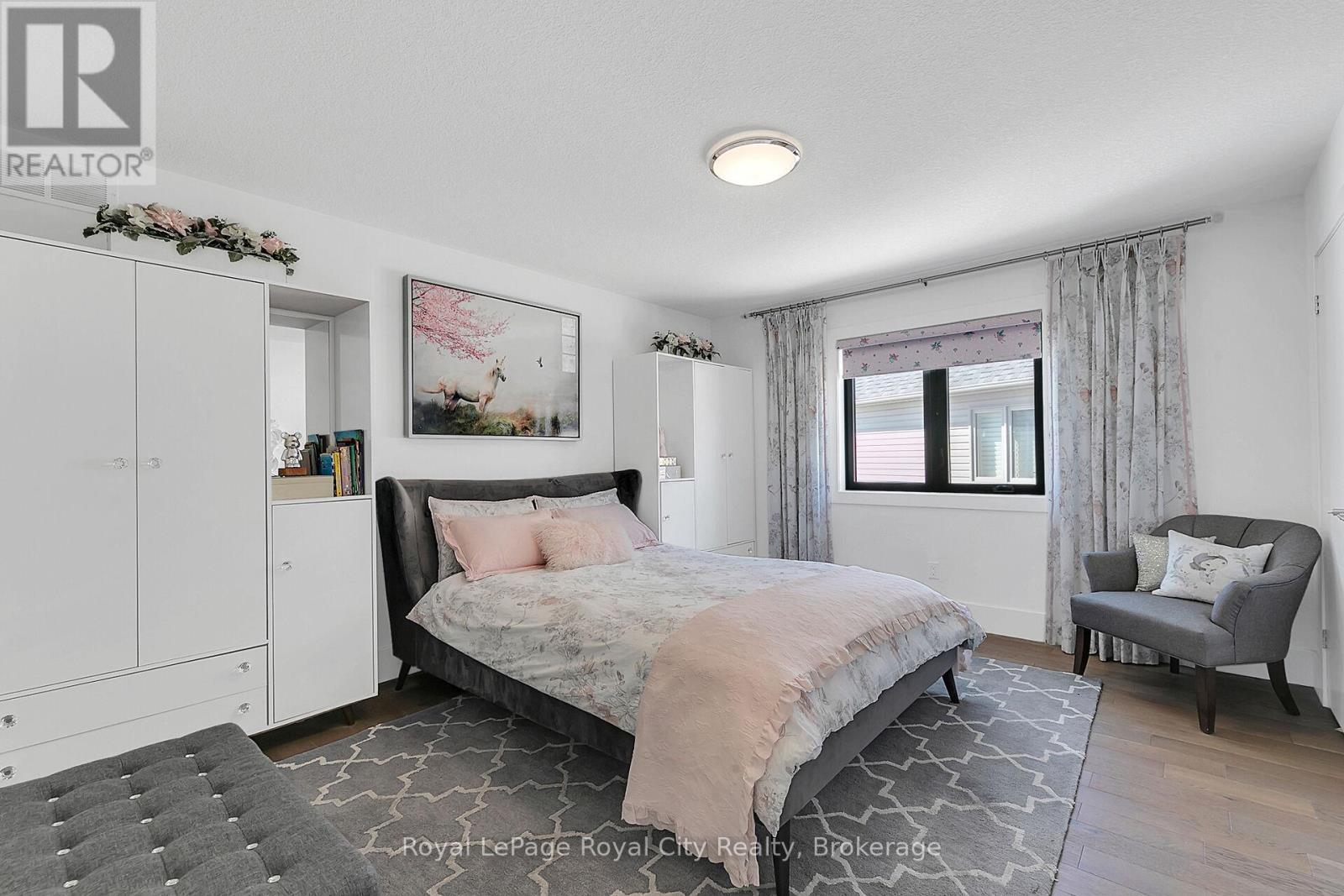 












303 GOSLING GARDENS

,
Guelph (Clairfields/Hanlon Business Park),




Ontario
N1L0M1

