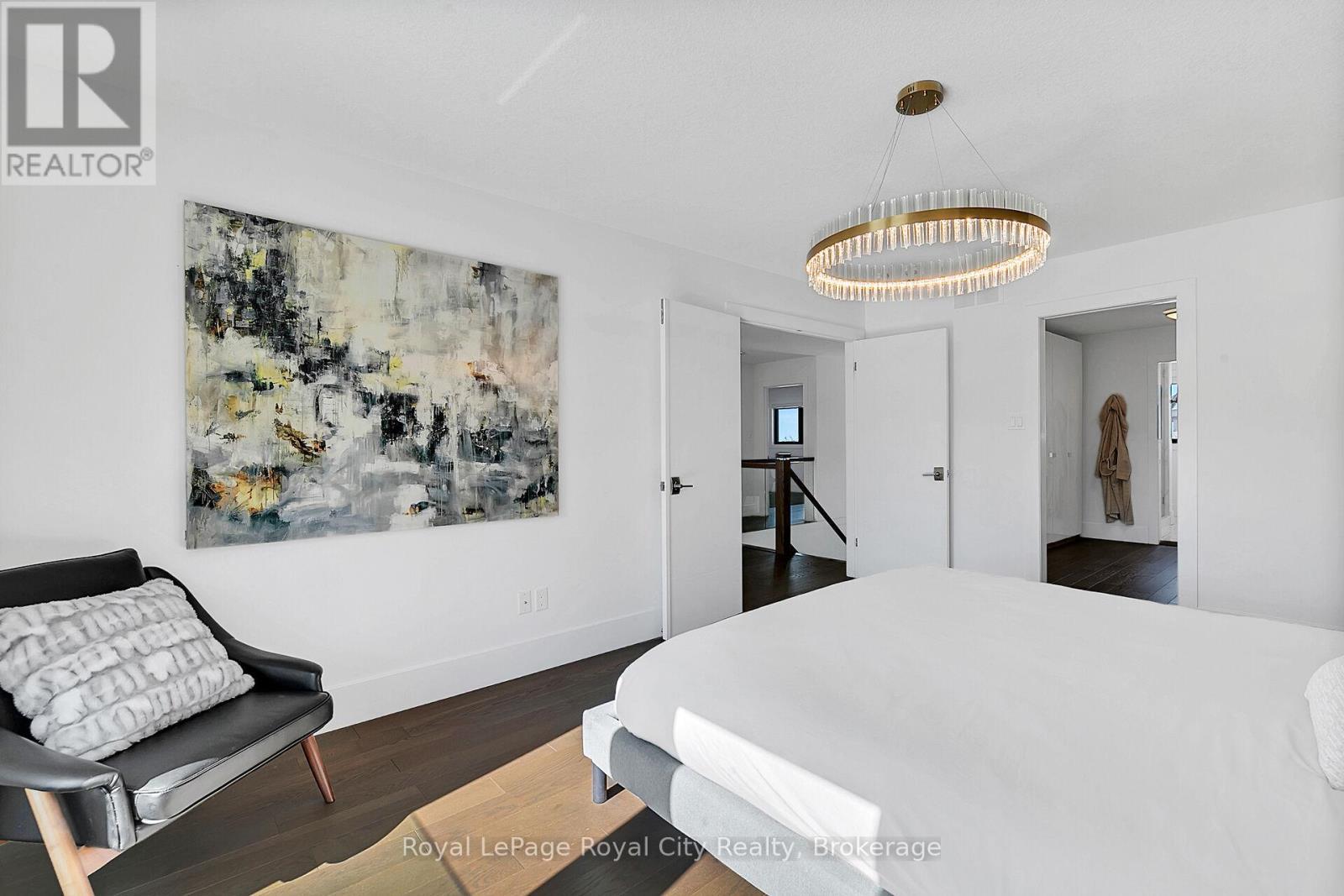 












303 GOSLING GARDENS

,
Guelph (Clairfields/Hanlon Business Park),




Ontario
N1L0M1

