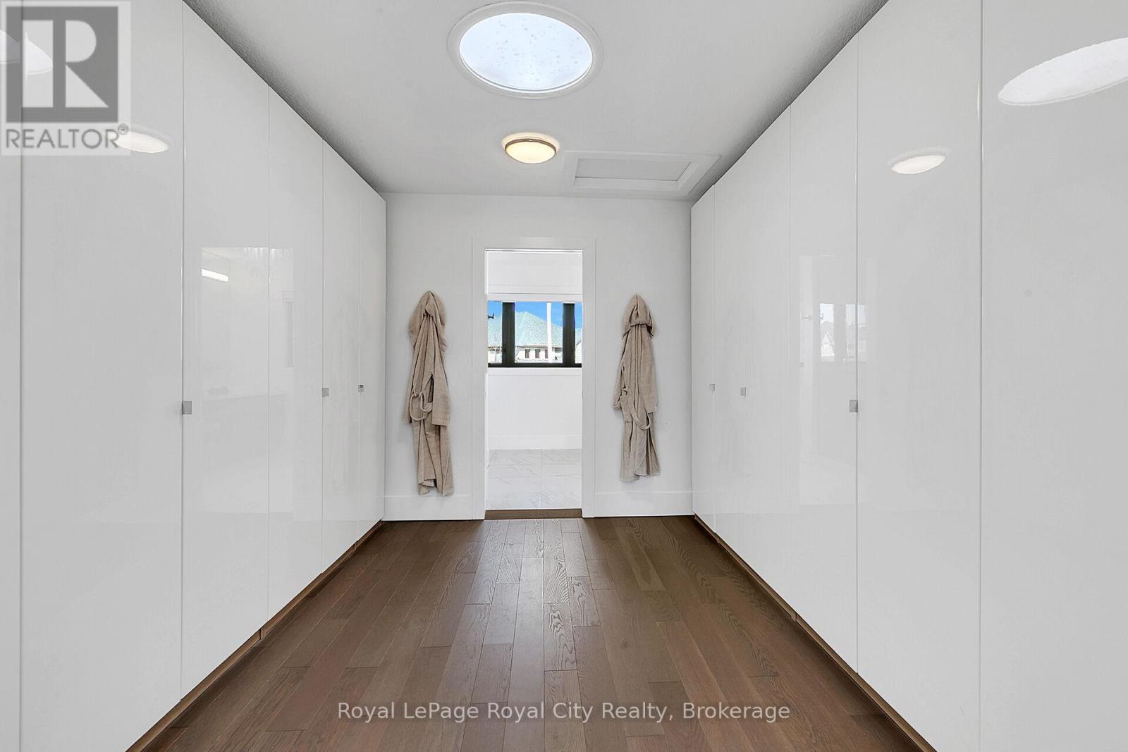 












303 GOSLING GARDENS

,
Guelph (Clairfields/Hanlon Business Park),




Ontario
N1L0M1

