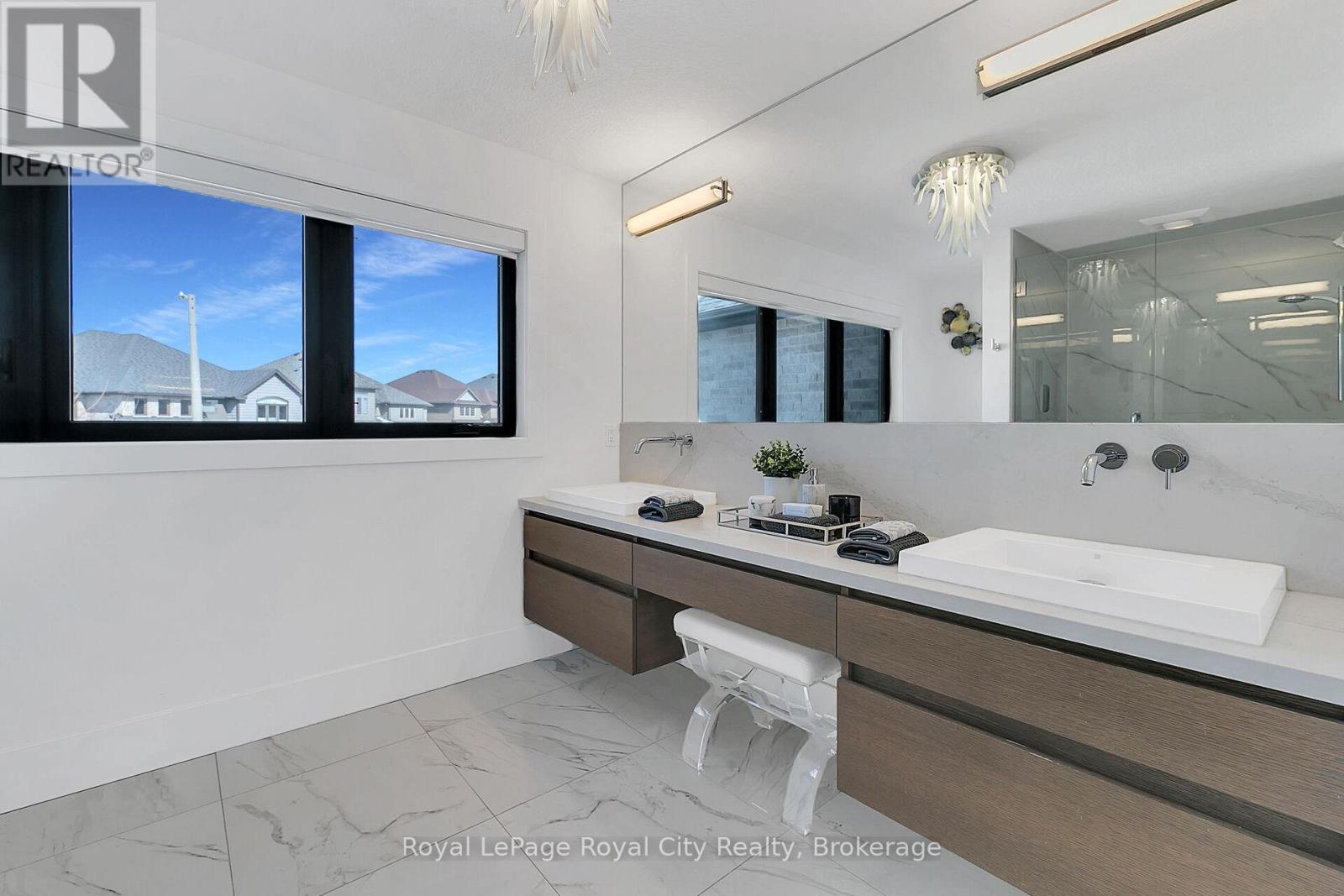 












303 GOSLING GARDENS

,
Guelph (Clairfields/Hanlon Business Park),




Ontario
N1L0M1

