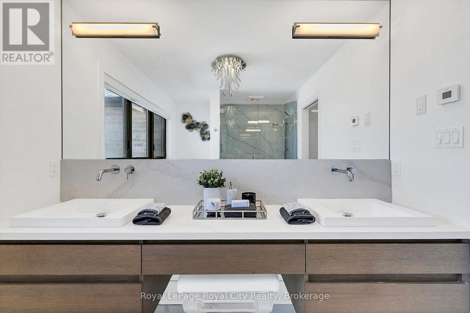 












303 GOSLING GARDENS

,
Guelph (Clairfields/Hanlon Business Park),




Ontario
N1L0M1

