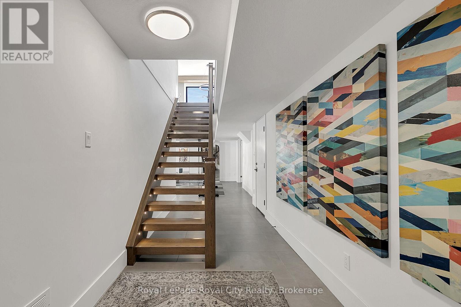 












303 GOSLING GARDENS

,
Guelph (Clairfields/Hanlon Business Park),




Ontario
N1L0M1

