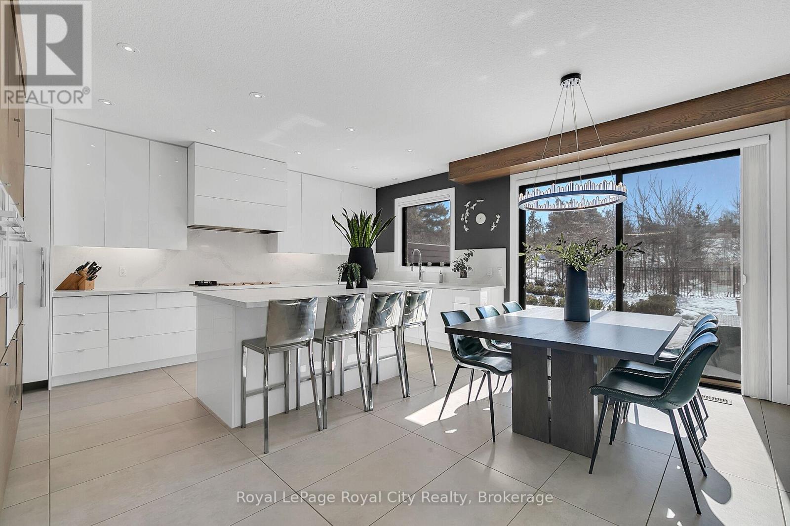 












303 GOSLING GARDENS

,
Guelph (Clairfields/Hanlon Business Park),




Ontario
N1L0M1

