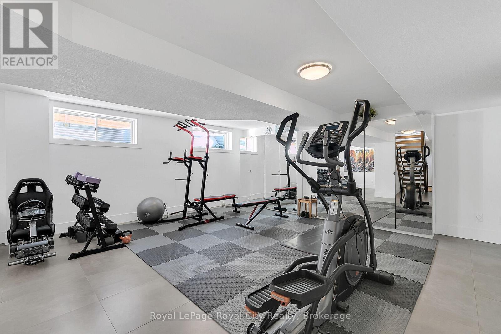 












303 GOSLING GARDENS

,
Guelph (Clairfields/Hanlon Business Park),




Ontario
N1L0M1

