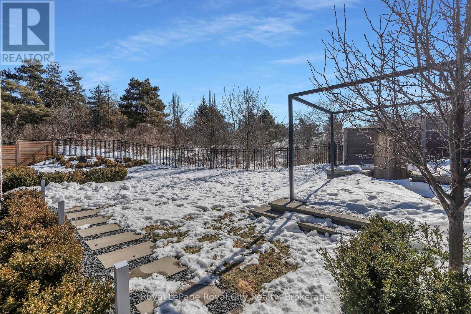 












303 GOSLING GARDENS

,
Guelph (Clairfields/Hanlon Business Park),




Ontario
N1L0M1

