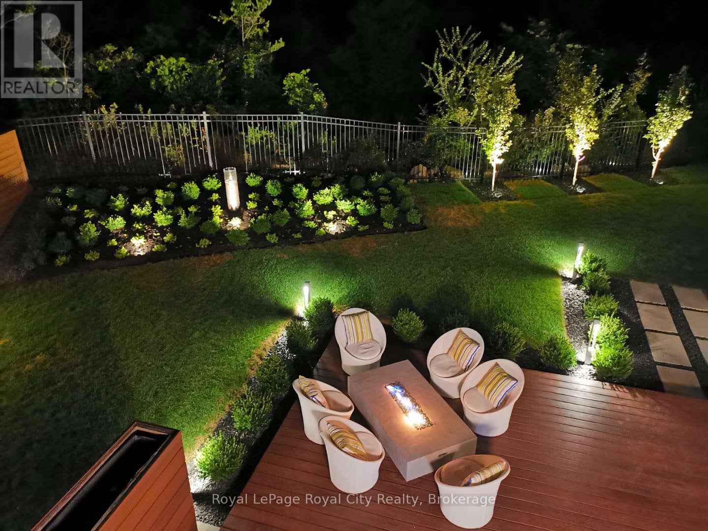 












303 GOSLING GARDENS

,
Guelph (Clairfields/Hanlon Business Park),




Ontario
N1L0M1

