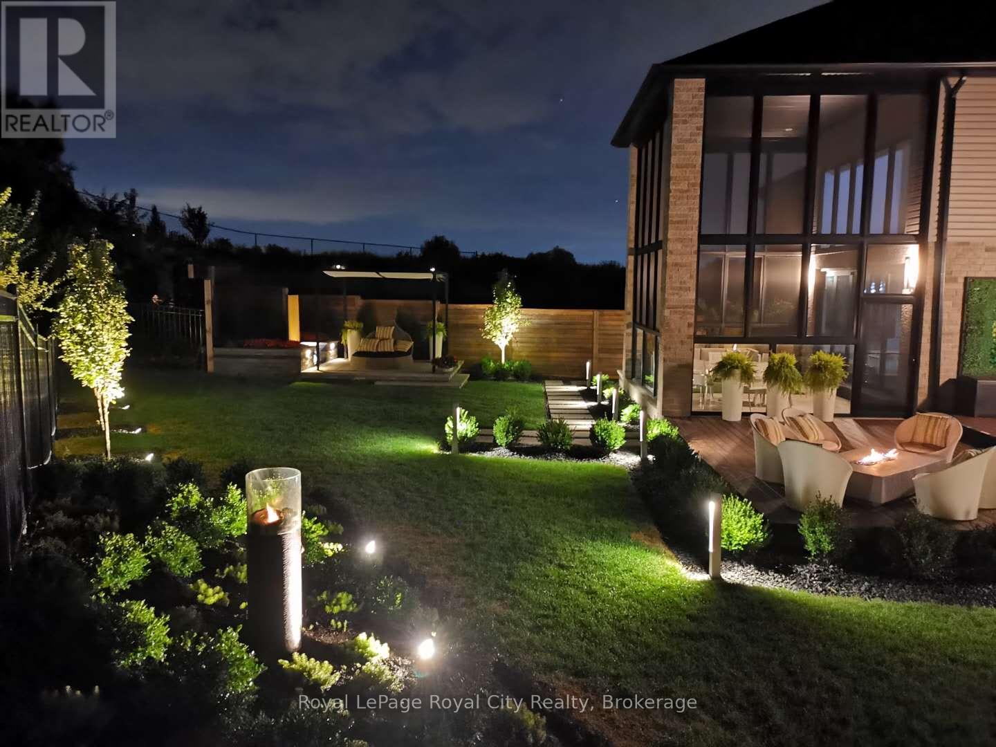 












303 GOSLING GARDENS

,
Guelph (Clairfields/Hanlon Business Park),




Ontario
N1L0M1

