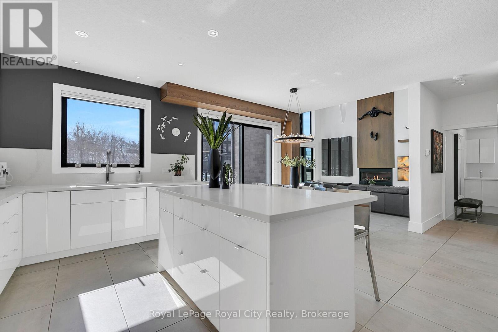 












303 GOSLING GARDENS

,
Guelph (Clairfields/Hanlon Business Park),




Ontario
N1L0M1

