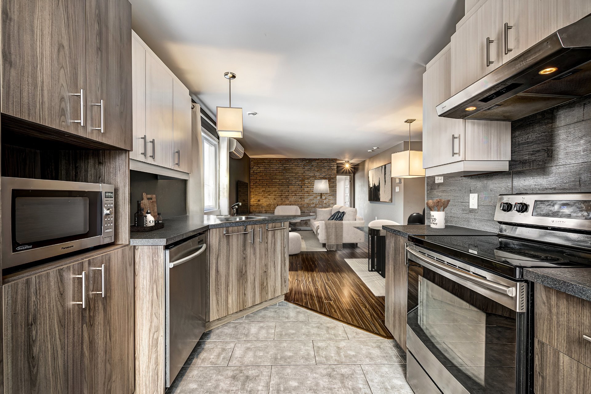 









8050


Rue de Londres

, 7,
Brossard,




QC
J4Y0K6

