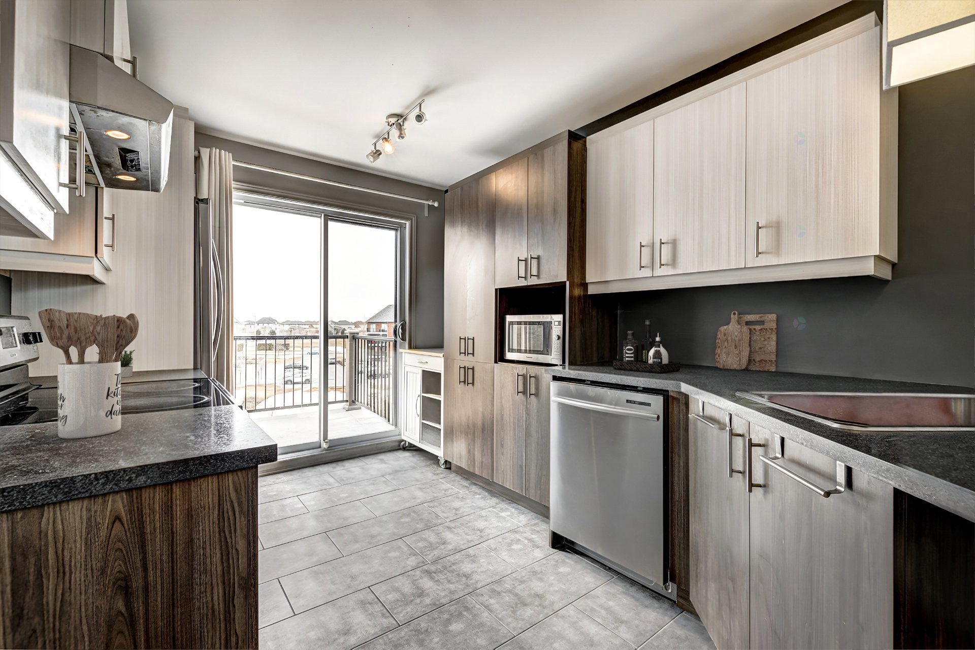 









8050


Rue de Londres

, 7,
Brossard,




QC
J4Y0K6

