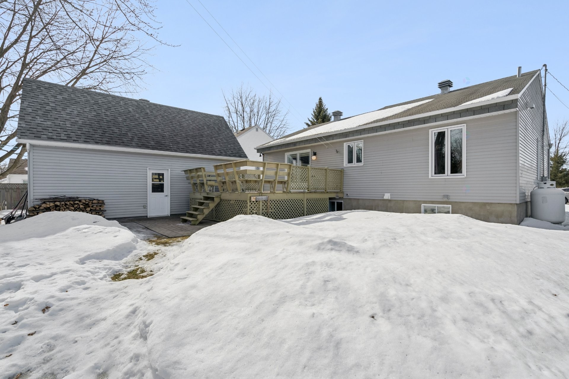 









202


12e Avenue

,
Saint-Zotique,




QC
J0P1Z0

