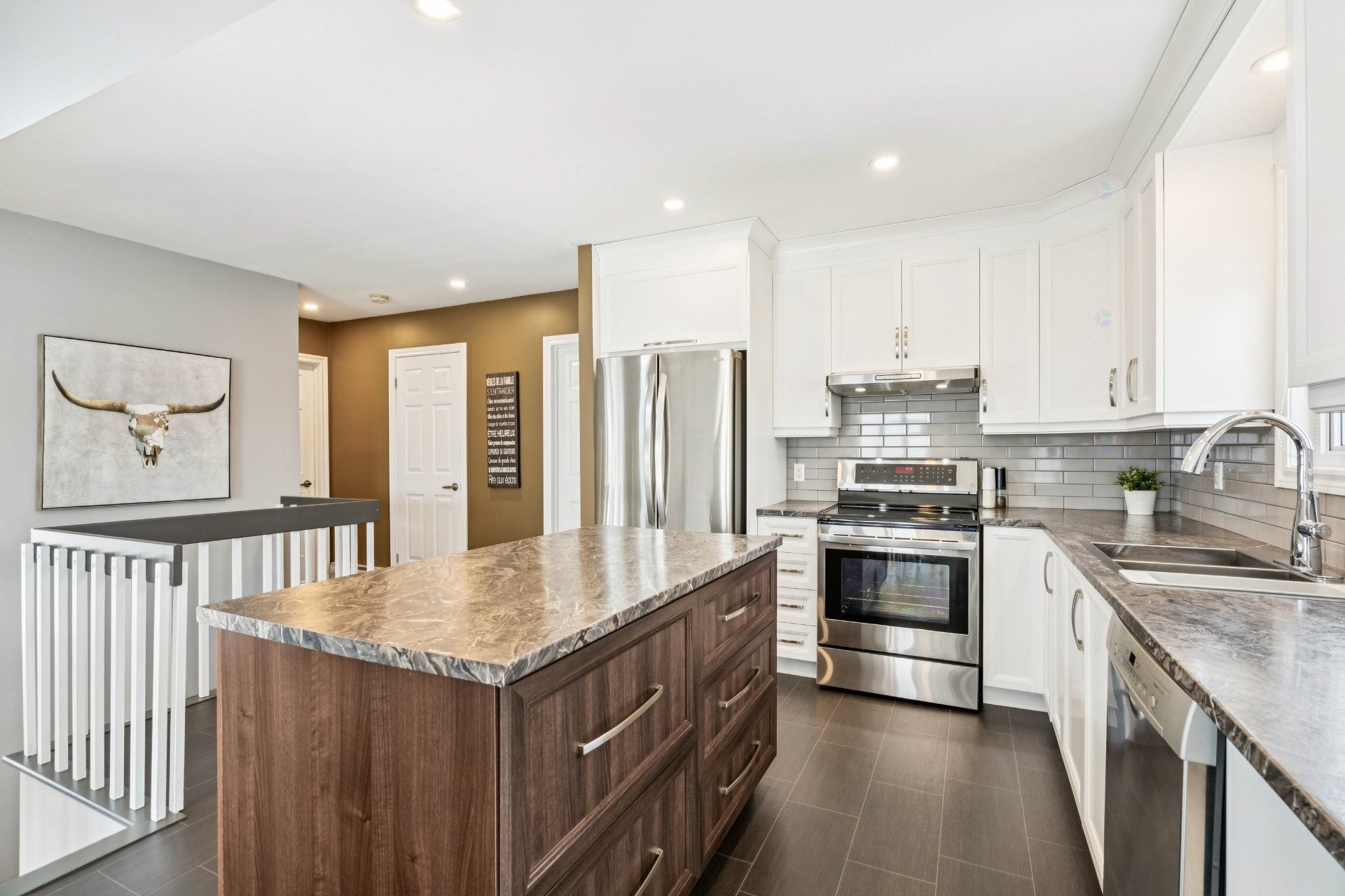 









202


12e Avenue

,
Saint-Zotique,




QC
J0P1Z0

