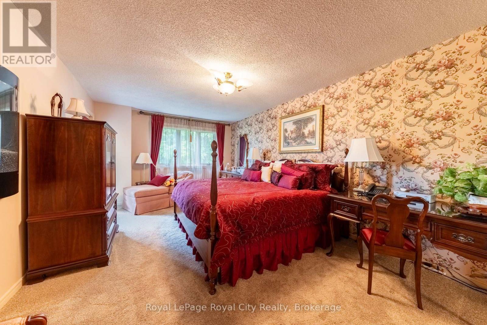 












101 - 121 WATERLOO AVENUE

,
Guelph (Downtown),




Ontario
N1H3H9

