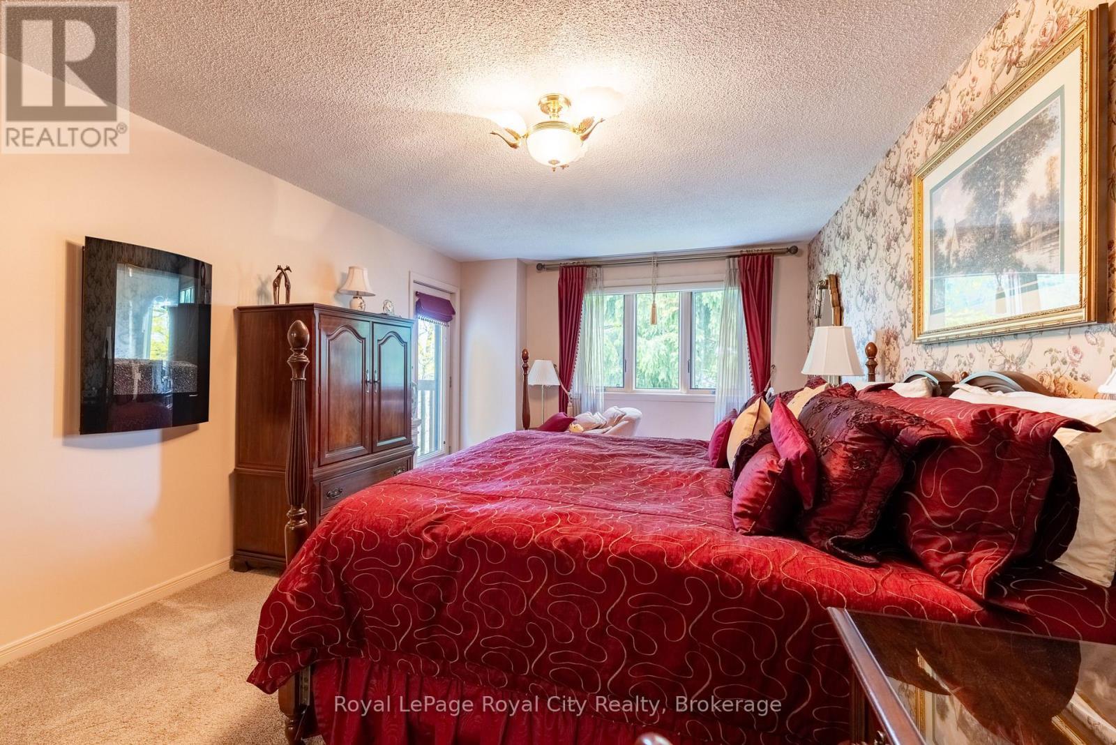 












101 - 121 WATERLOO AVENUE

,
Guelph (Downtown),




Ontario
N1H3H9

