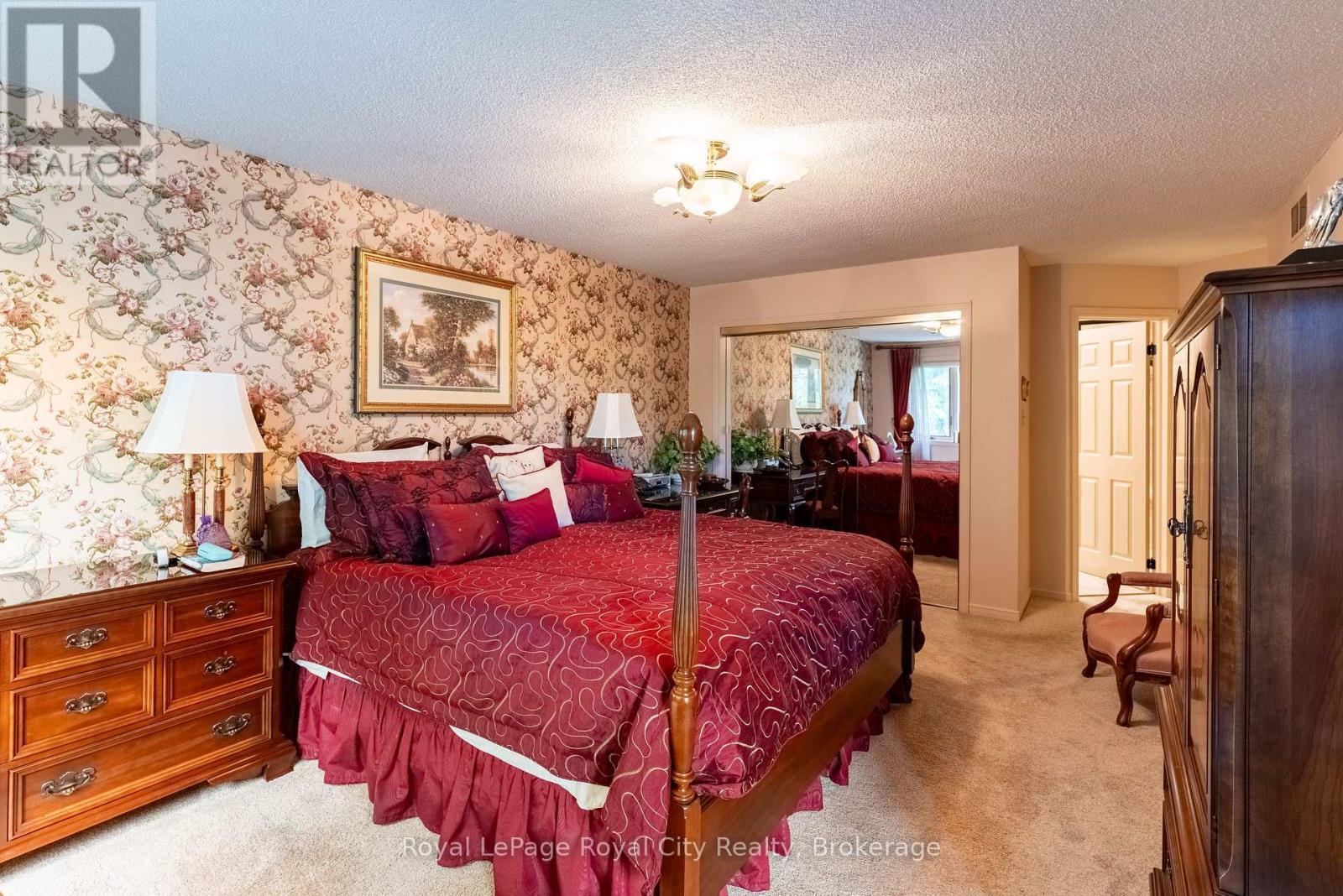 












101 - 121 WATERLOO AVENUE

,
Guelph (Downtown),




Ontario
N1H3H9

