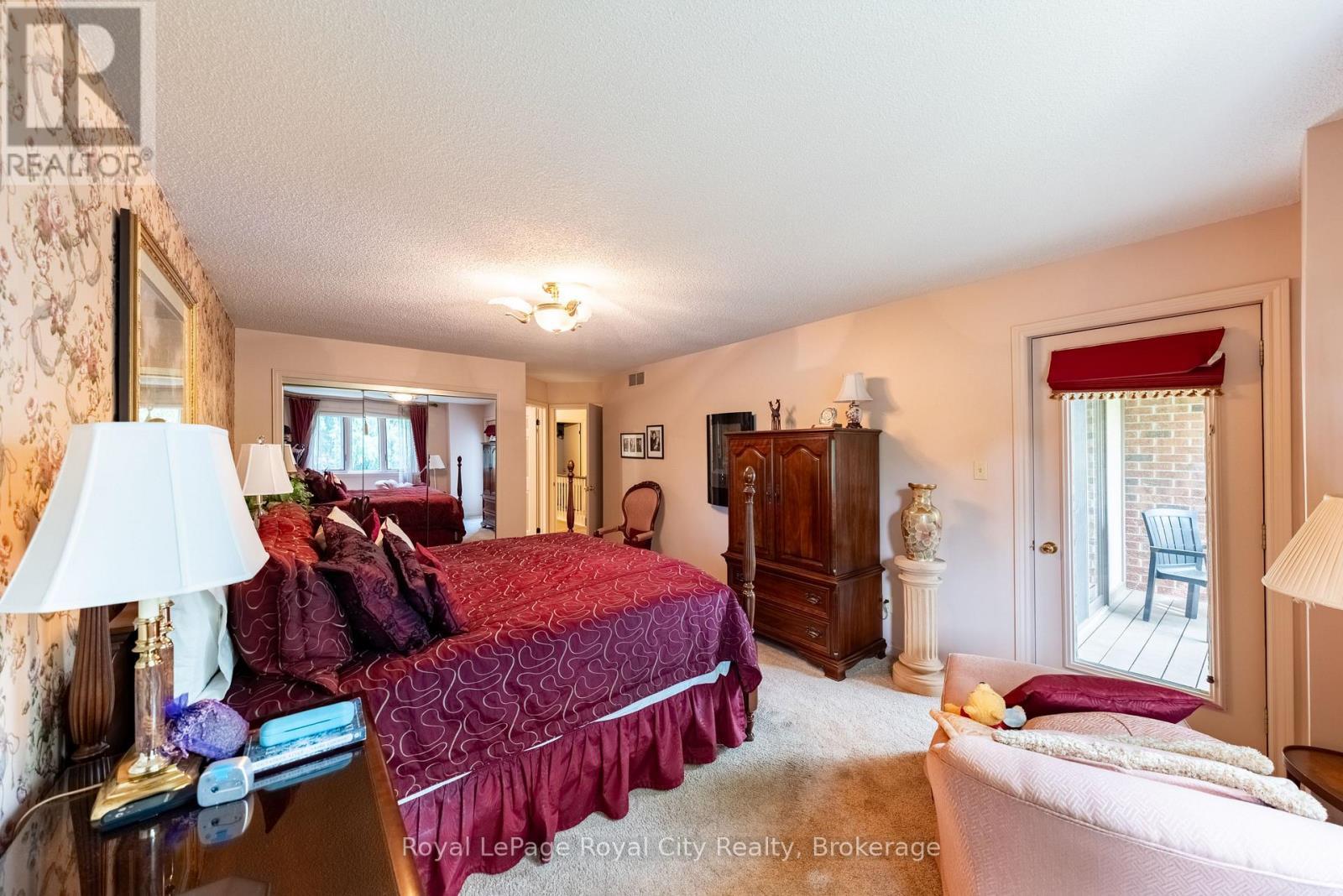 












101 - 121 WATERLOO AVENUE

,
Guelph (Downtown),




Ontario
N1H3H9

