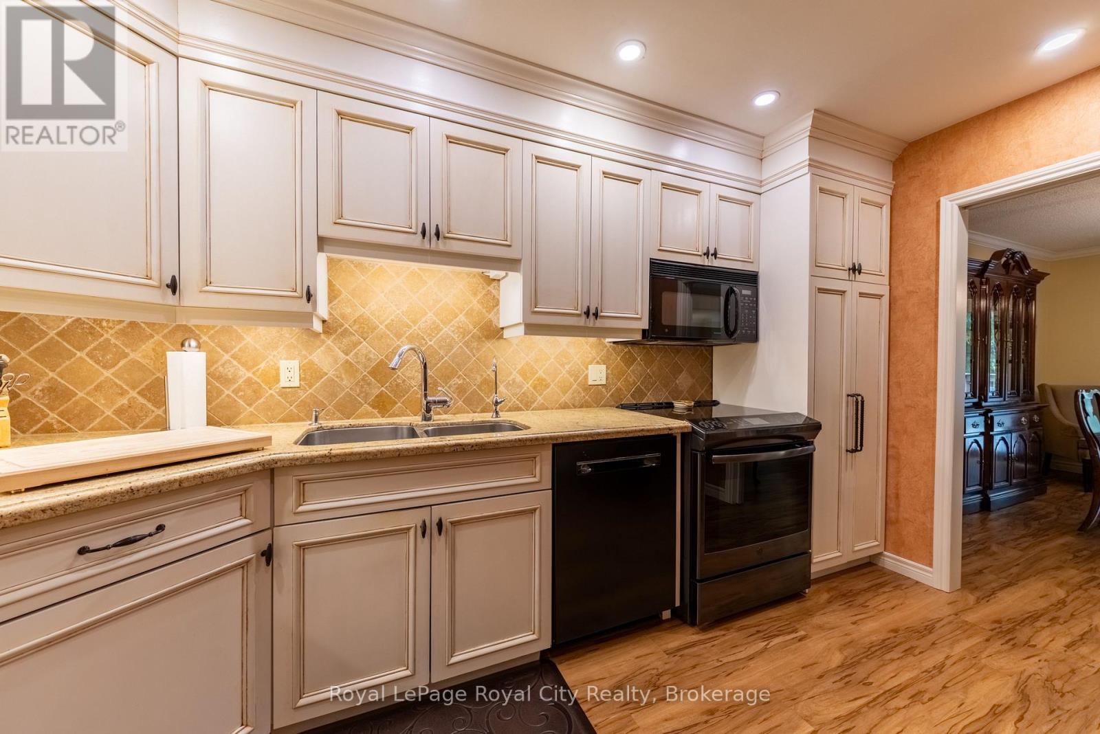 












101 - 121 WATERLOO AVENUE

,
Guelph (Downtown),




Ontario
N1H3H9

