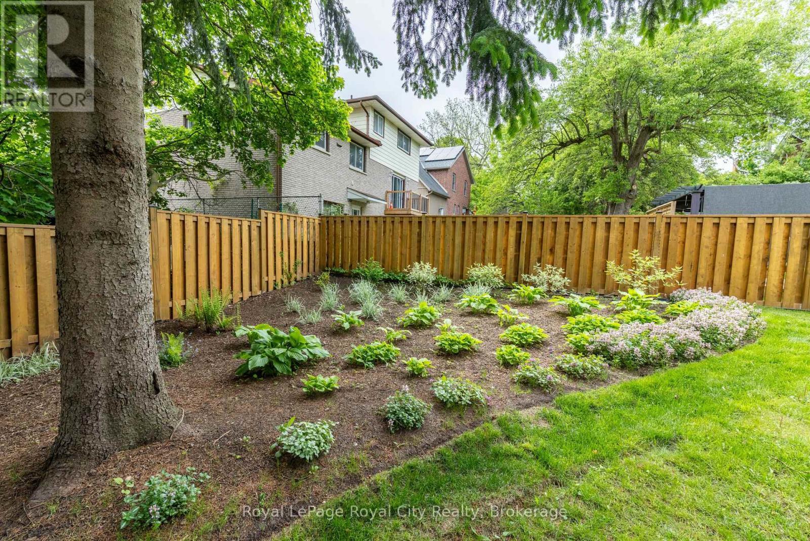 












101 - 121 WATERLOO AVENUE

,
Guelph (Downtown),




Ontario
N1H3H9

