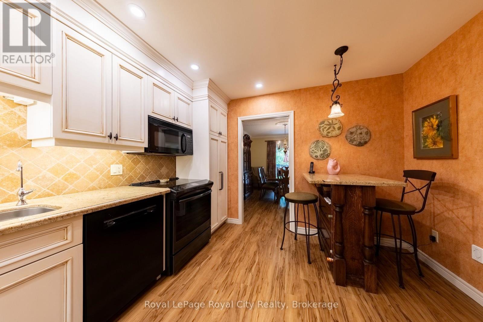 












101 - 121 WATERLOO AVENUE

,
Guelph (Downtown),




Ontario
N1H3H9

