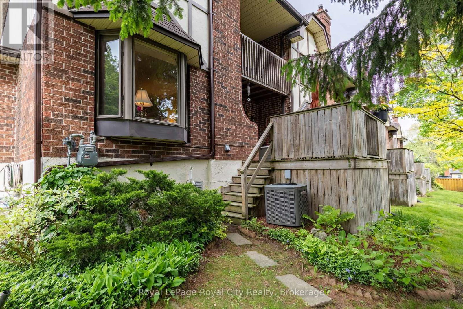












101 - 121 WATERLOO AVENUE

,
Guelph (Downtown),




Ontario
N1H3H9

