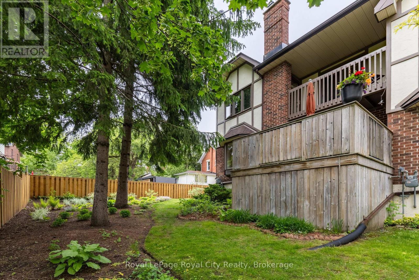 












101 - 121 WATERLOO AVENUE

,
Guelph (Downtown),




Ontario
N1H3H9

