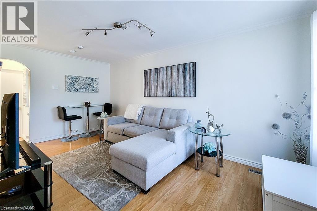 












86 EAST 18TH Street

,
Hamilton,




Ontario
L9A4N8

