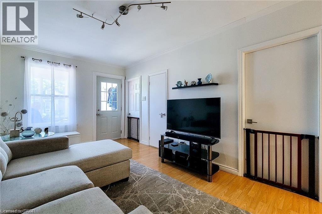 












86 EAST 18TH Street

,
Hamilton,




Ontario
L9A4N8

