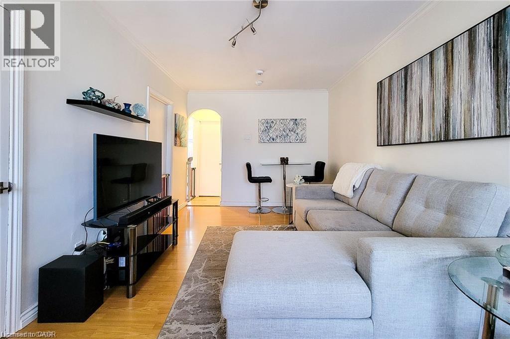 












86 EAST 18TH Street

,
Hamilton,




Ontario
L9A4N8

