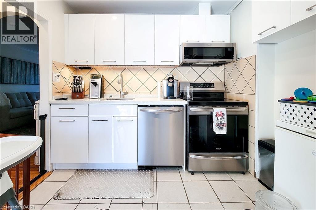 












86 EAST 18TH Street

,
Hamilton,




Ontario
L9A4N8

