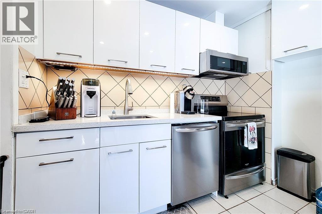 












86 EAST 18TH Street

,
Hamilton,




Ontario
L9A4N8

