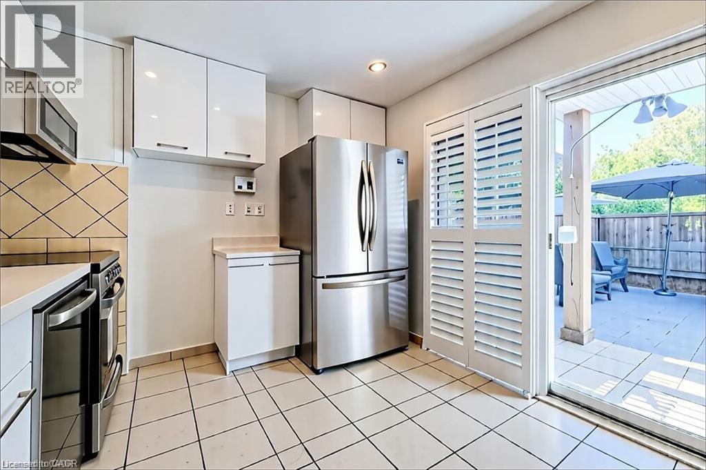 












86 EAST 18TH Street

,
Hamilton,




Ontario
L9A4N8

