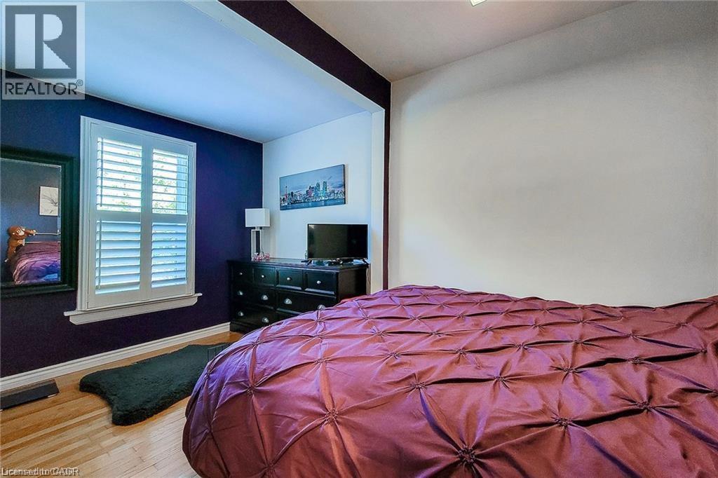 












86 EAST 18TH Street

,
Hamilton,




Ontario
L9A4N8

