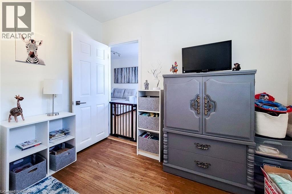 












86 EAST 18TH Street

,
Hamilton,




Ontario
L9A4N8

