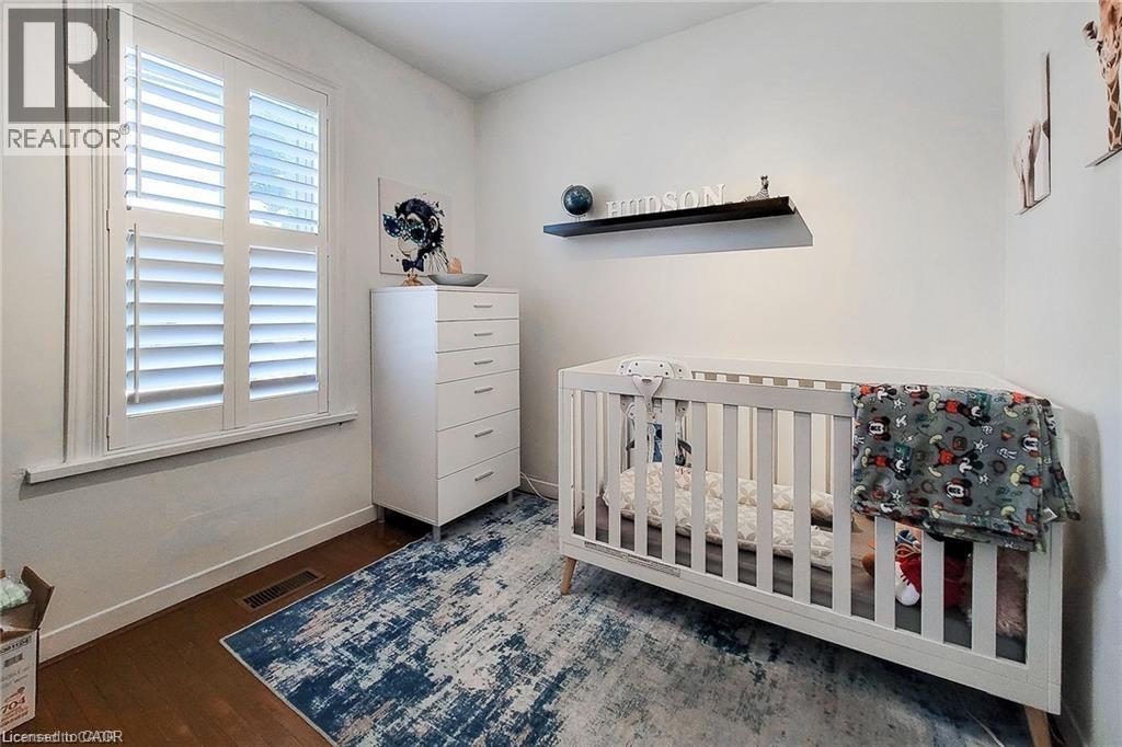 












86 EAST 18TH Street

,
Hamilton,




Ontario
L9A4N8

