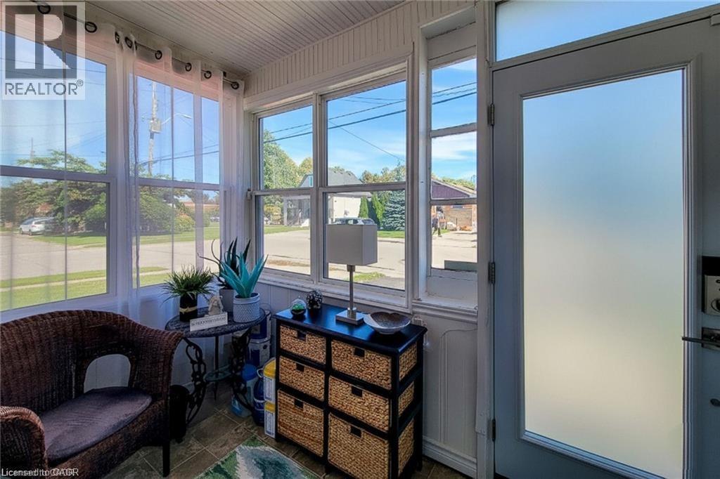 












86 EAST 18TH Street

,
Hamilton,




Ontario
L9A4N8

