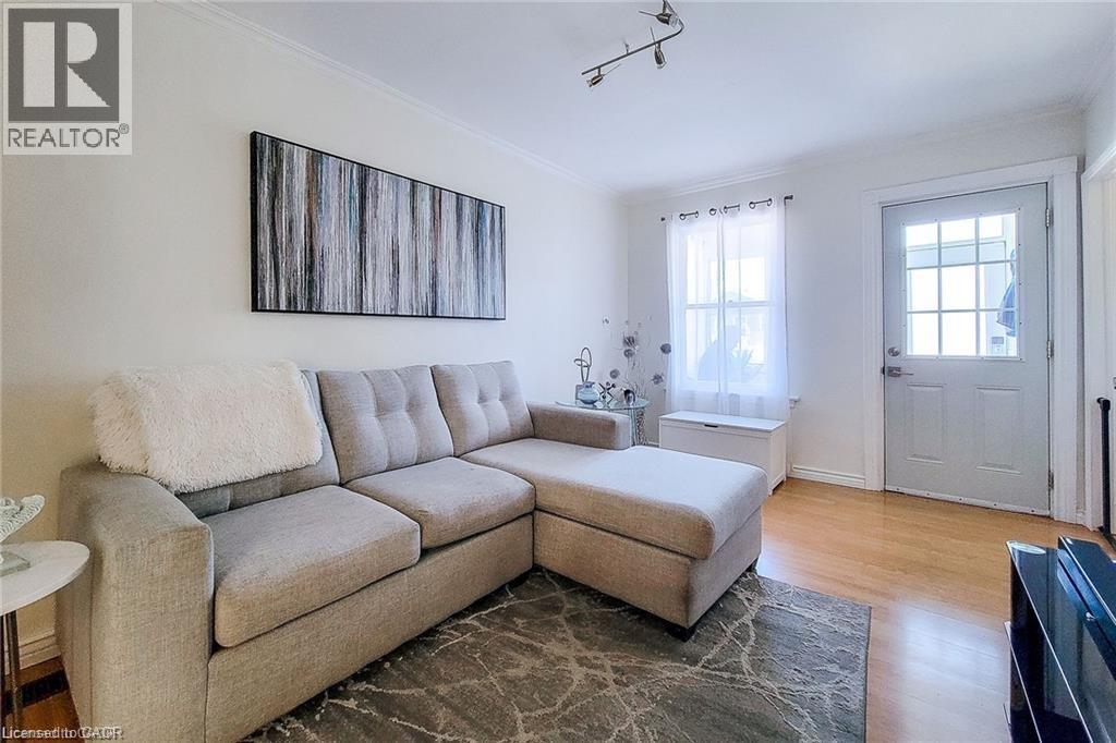 












86 EAST 18TH Street

,
Hamilton,




Ontario
L9A4N8

